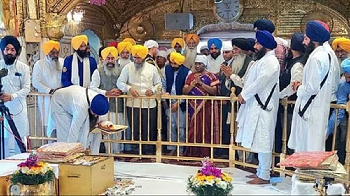 राष्ट्रपति मुर्मू ने स्वर्ण मंदिर में टेका माथा